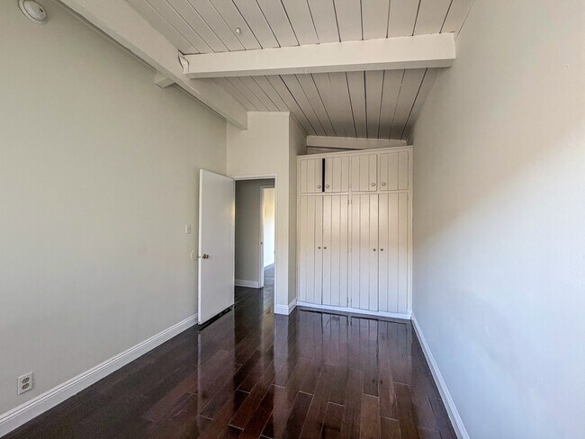 Bedroom (L) / Closet - 243 1/2 S Church Ln