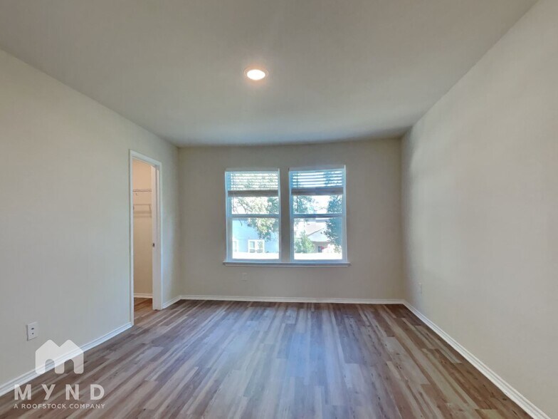 Building Photo - 13725 Crossbow Rdg