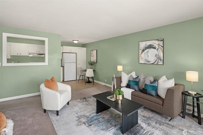 Building Photo - Top-Floor Downtown Bellevue Condo with Sunset Views