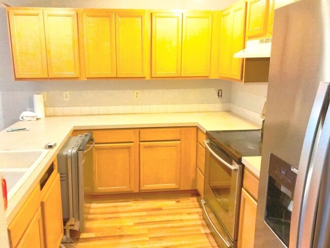 Building Photo - Powellhurst Renovated 3 Bedroom with AC, Garage, Fenced Backyard