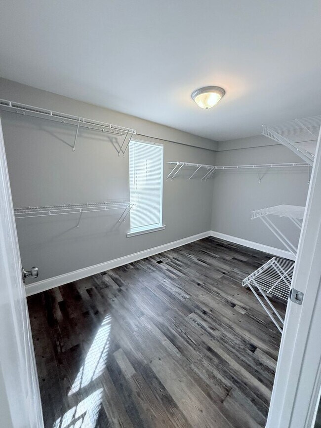 Building Photo - Shannon (Rome) Bungalow available to move in tomorrow!