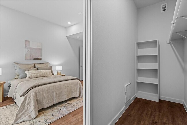 Building Photo - 4004 Banister Ln