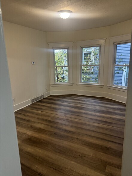 Building Photo - 606 Summit Ave