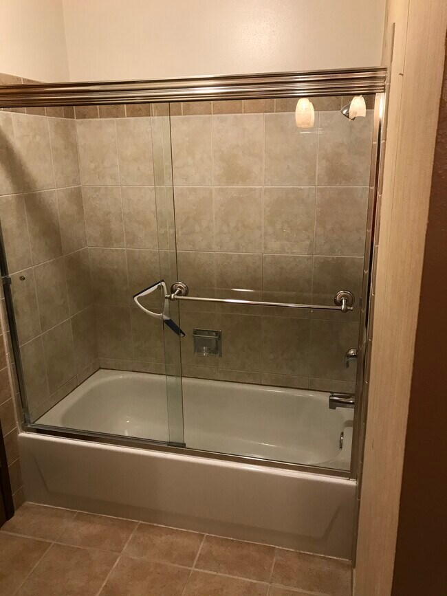 Building Photo - 2004 Kelso Ave