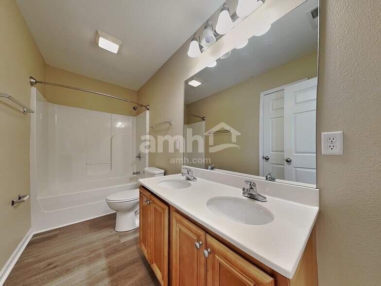 Building Photo - 10429 Kentwell Rd