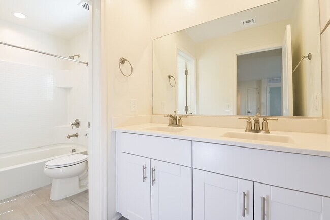 Building Photo - 12158 W Charismatic Dr