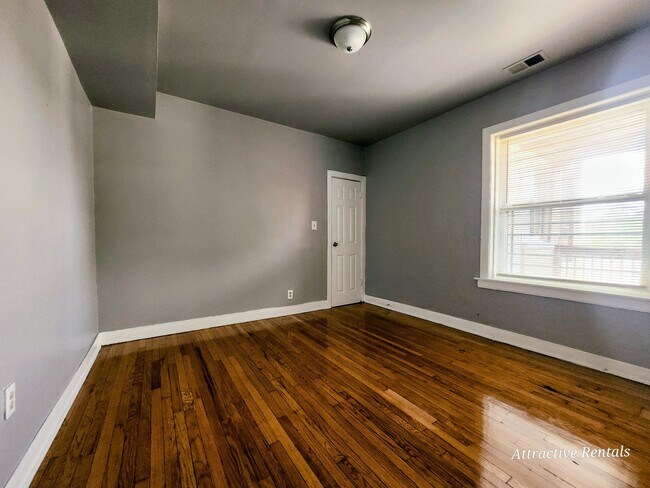Building Photo - 1617 W 78th St
