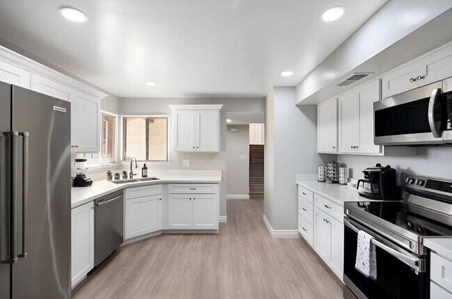 Building Photo - 5747 N 48th Ln