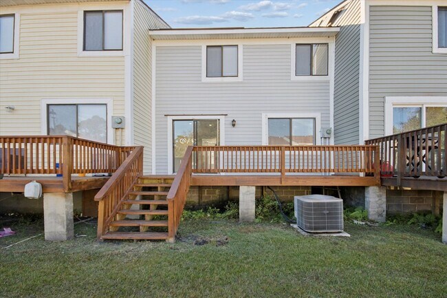 Building Photo - $200 RENT CREDIT | MOVE-IN READY! (Pet Friendly)