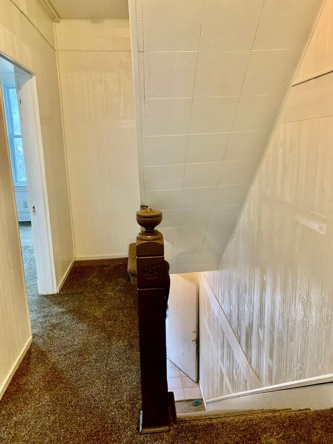 Building Photo - 4 Bed/ 2 Bath Large House in East Pittsburgh