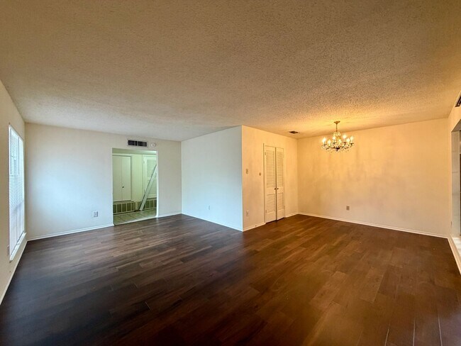 Building Photo - Duplex