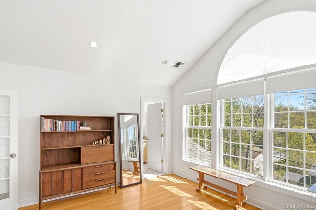 Building Photo - 60 Hillside Ln