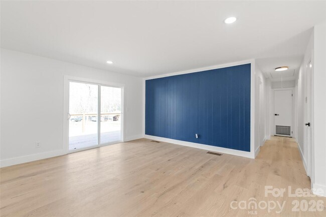 Building Photo - 1315 Vickie Ln