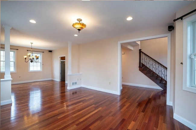 Building Photo - 4 Bedroom House For Rent