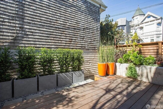 Building Photo - 209 Grattan St