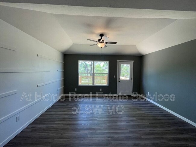 Building Photo - 2777 S Meadowlark Ave