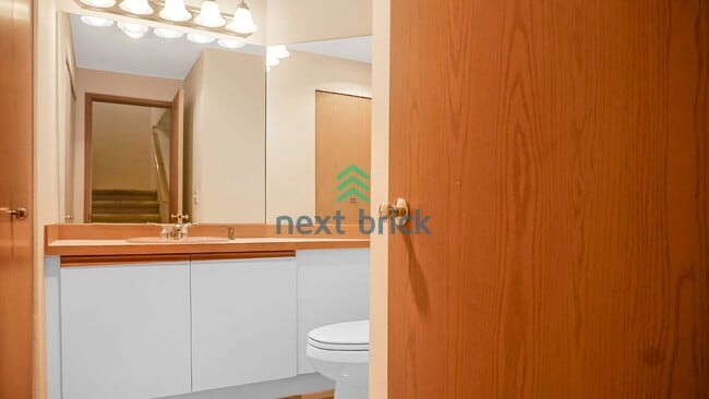 Building Photo - 3 Bed 2.5 Bath Townhouse Available for Rent!