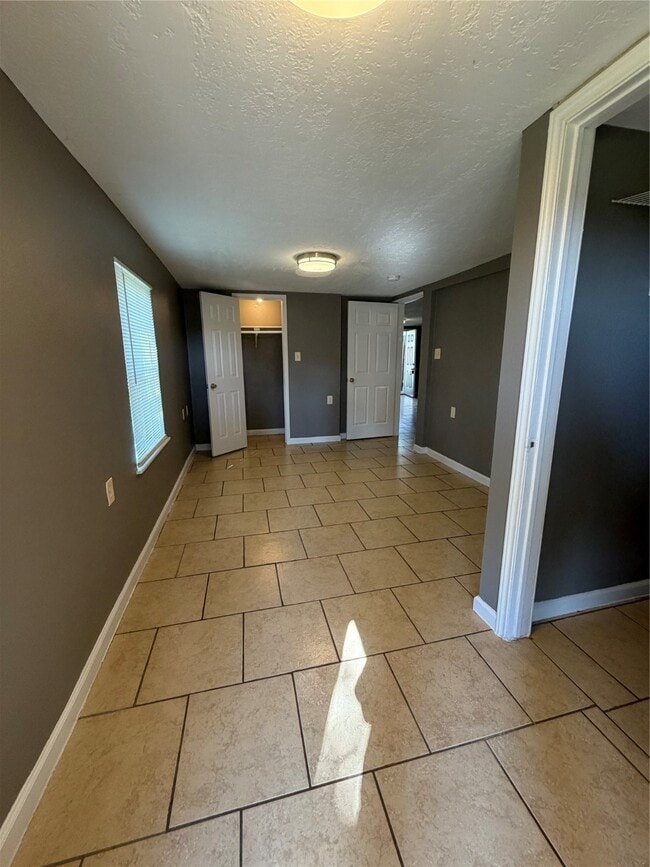 Building Photo - 4505 Avenue K