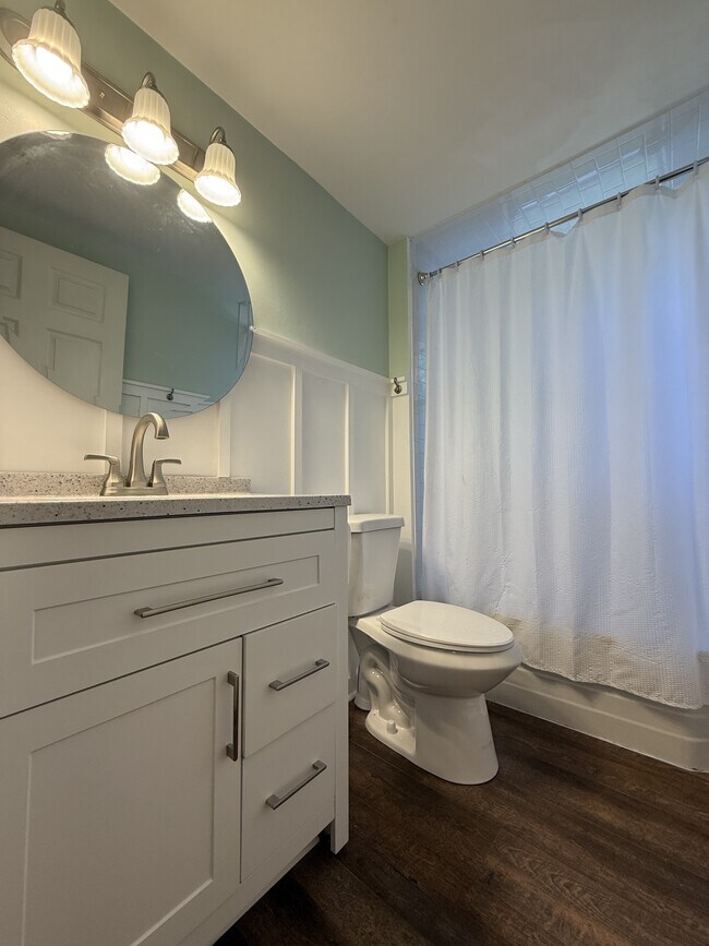 Building Photo - 509 Live Oak StreetUnit 2