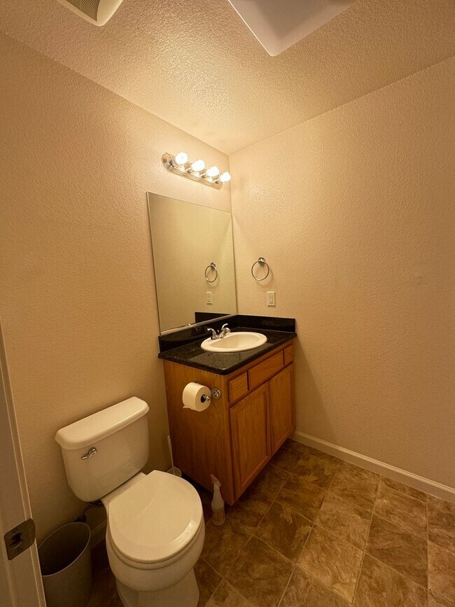 Building Photo - 3 bed/ 2 bath house in country setting