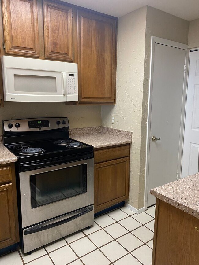 Building Photo - K242 - Croix #219