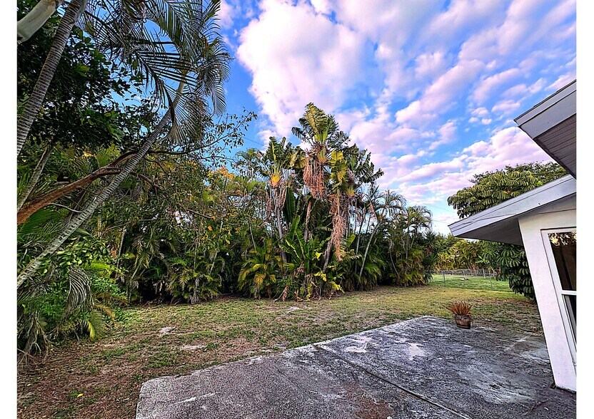 Building Photo - 1505 SE 36th St