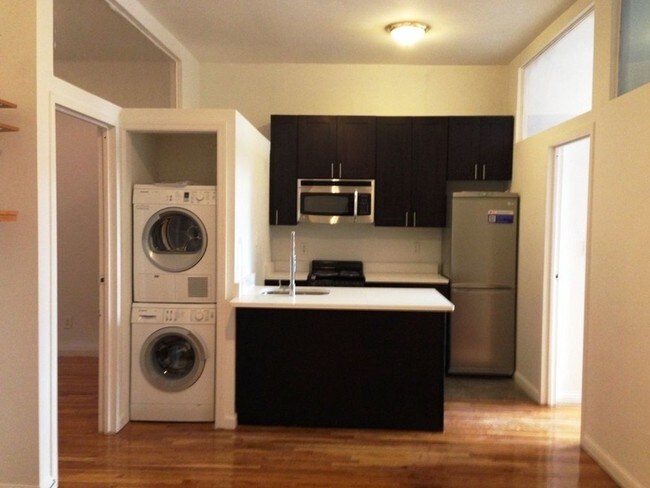 Primary Photo - 231 E 14th St