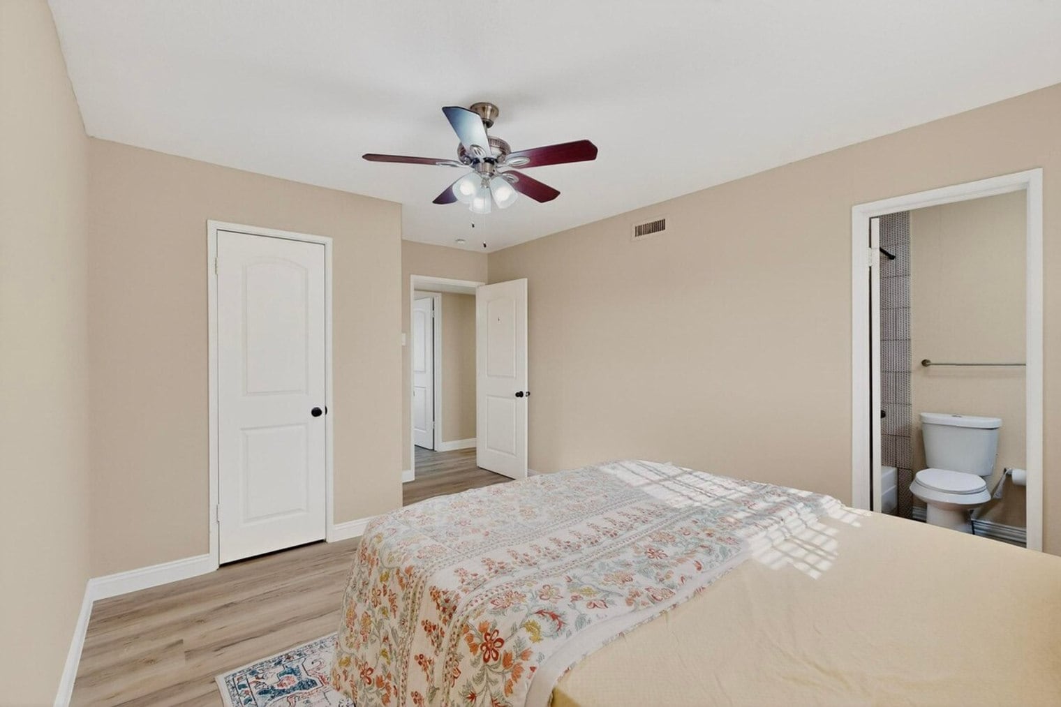 Building Photo - 136 Yorkshire Dr