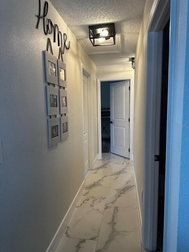 Building Photo - 2652 Hawthorne Ln