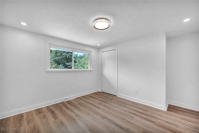 Building Photo - 23976 Noreen Dr