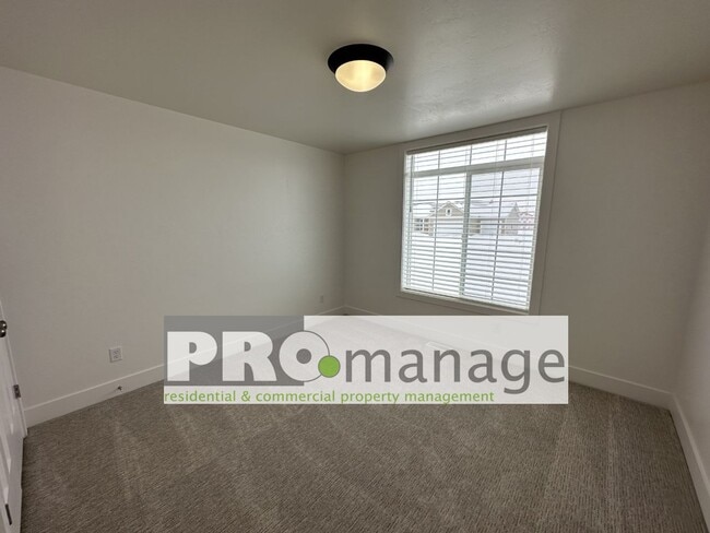 Building Photo - 3 Bed, 2 Bath Single Family Home w/ 2-Car Garage - Idaho Falls