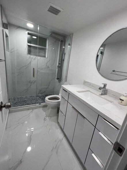 Building Photo - 505 Gardens Dr