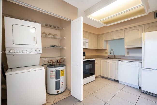 Building Photo - 260 NW 76th Ave