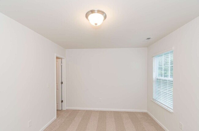 Building Photo - Stunning 4-Bed Home in Wendell with Granit...
