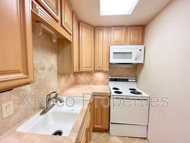 Building Photo - 420 N Villa Ct