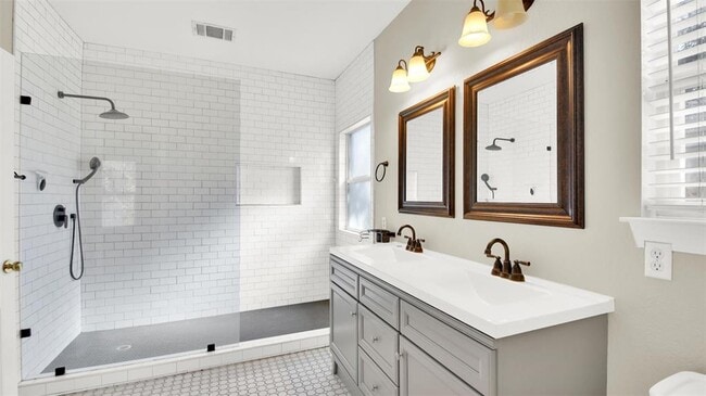 Building Photo - 1613 Country Squire Dr