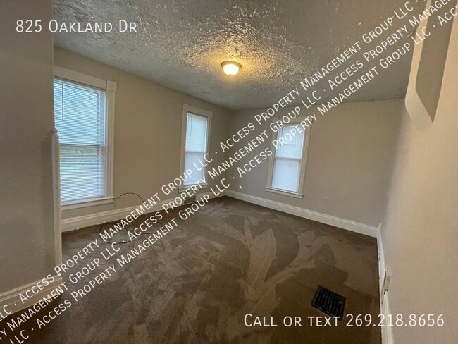 Building Photo - 3 bed home for rent Oakland Drive, Kalamazoo!
