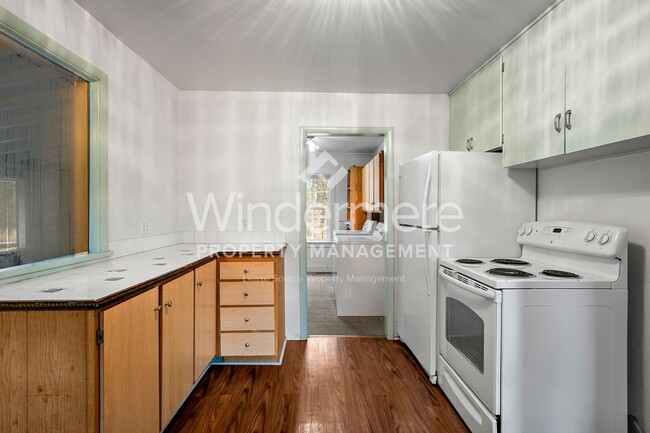 Building Photo - 10125 N Whitworth Dr