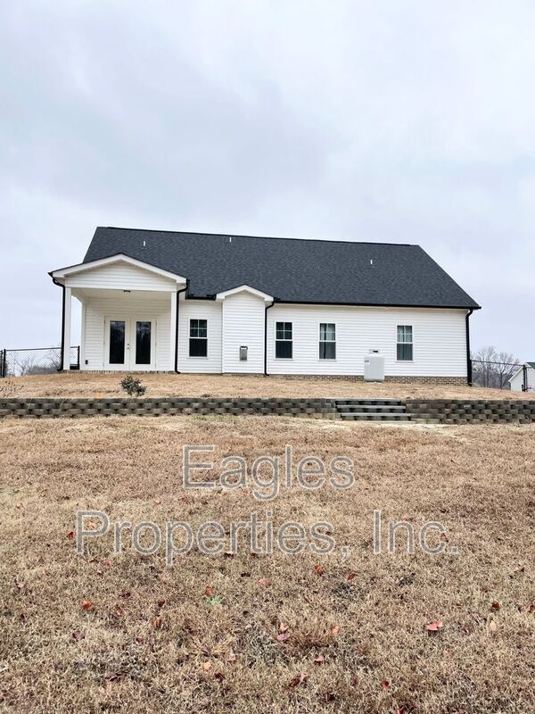 Building Photo - 300 Creeks Edge Dr