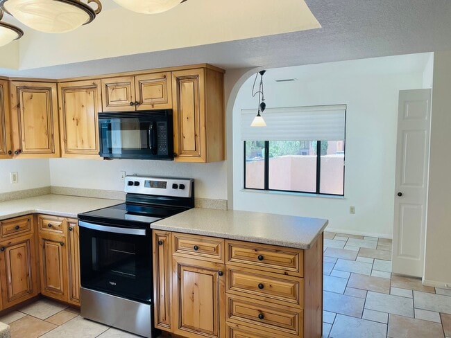 Building Photo - 155 Canyon Diablo Rd
