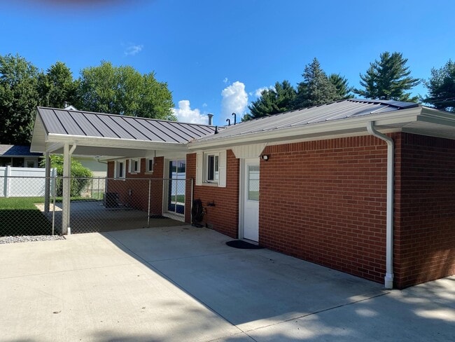 Building Photo - 6057 N 300 E