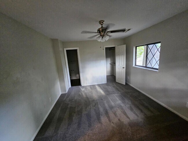 Building Photo - 713 S Rosemont Rd