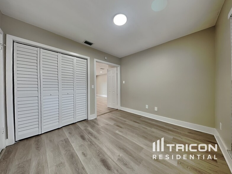 Building Photo - 6825 Mitchell Cir