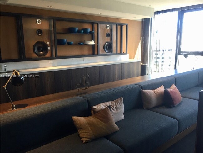 Building Photo - 121 NE 34th St