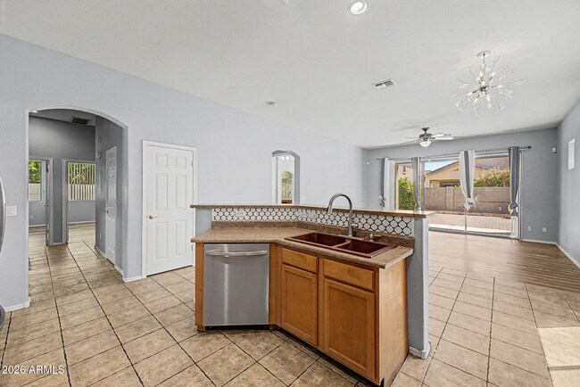 Building Photo - 7233 W Paradise Ln