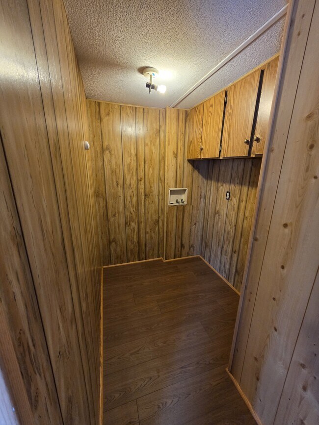 Building Photo - 105 Colonial Ct