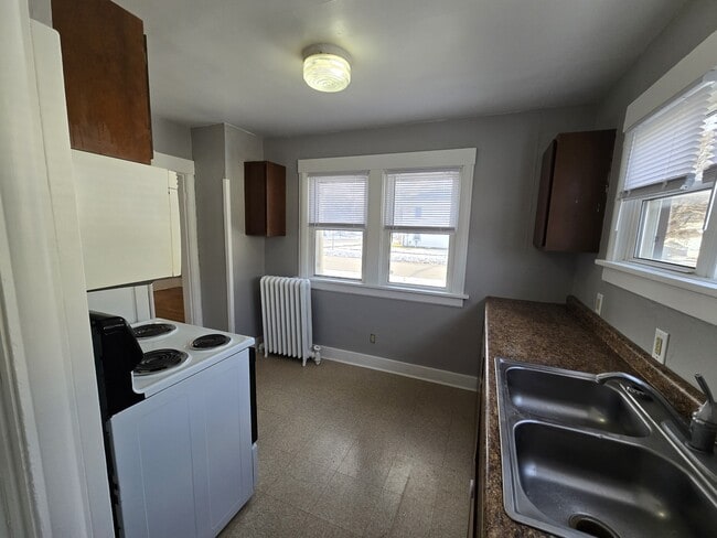 Building Photo - 214 2nd St SW