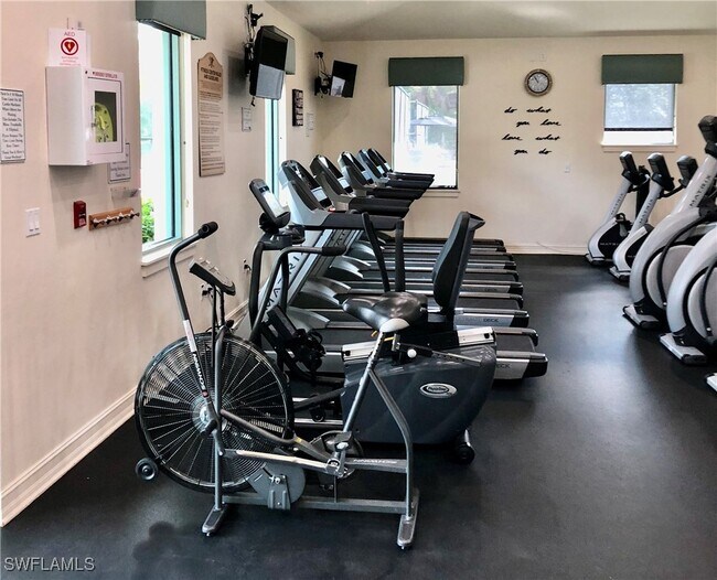 Building Photo - 3455 Laurelgreens Ln S