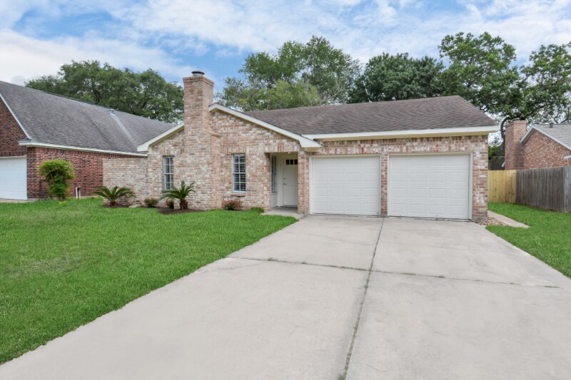 Building Photo - 22206 Elsinore Dr