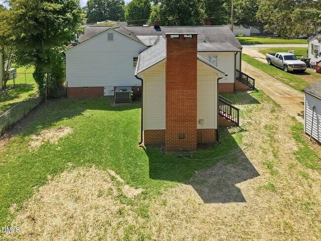 Building Photo - 301 N 9th St